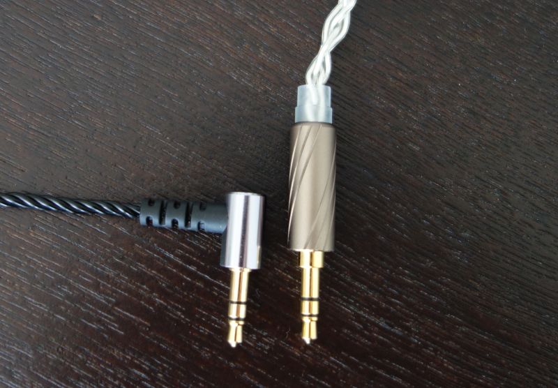 Kiwi Ears Cadenza plug Left vs Tinhifi C3 plug