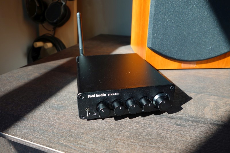 Amplificador De Sonido Fosi Audio BT30D + Parlantes Pasivos Hi-Fi Edifier  P12 20W