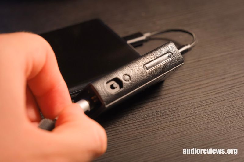 The buttons on the FiiO KA17 can be operated by touch alone.