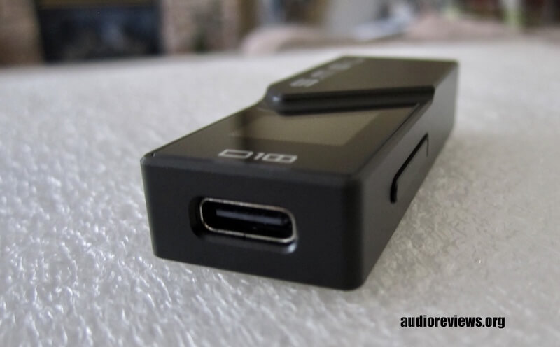 The SMSL D10 is connected to its host device by a USB-C port.