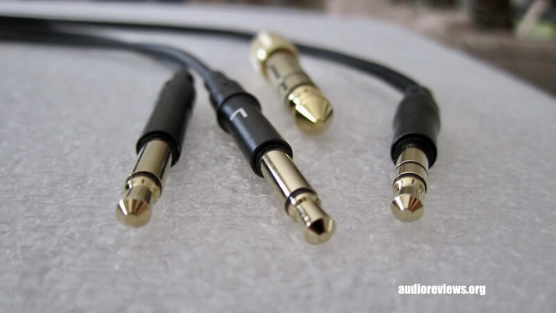 Meze 105 AER: The headphone cable is attached to the 105AER by its two standard 3.5 mm connectors. A 6.3 mm adapter is included.